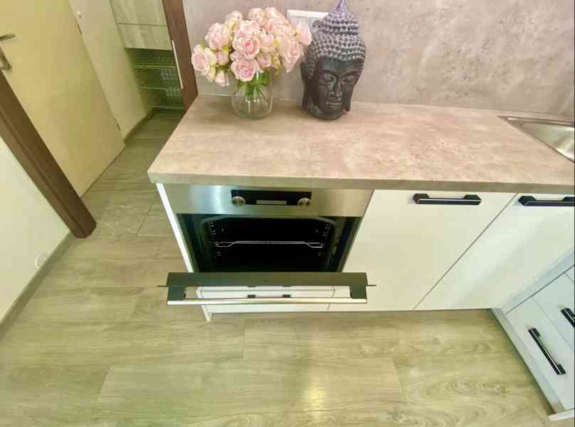 Pronájem krásného bytu 2+kk po kompletní renovaci. Roztoky - foto 3