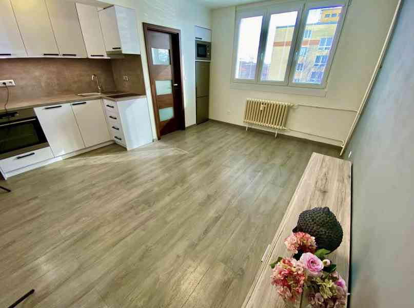 Pronájem krásného bytu 2+kk po kompletní renovaci. Roztoky - foto 12