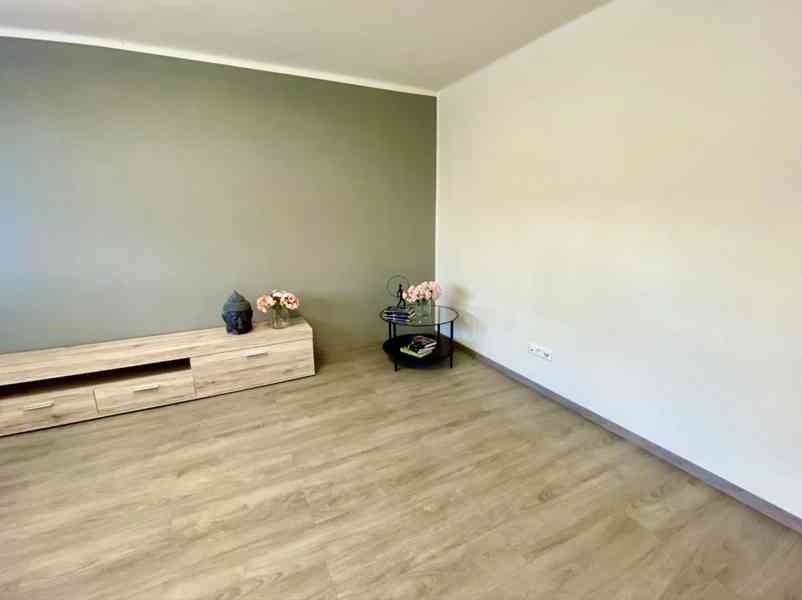 Pronájem krásného bytu 2+kk po kompletní renovaci. Roztoky - foto 13