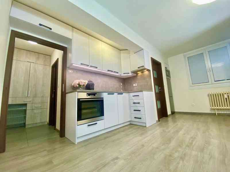 Pronájem krásného bytu 2+kk po kompletní renovaci. Roztoky - foto 5