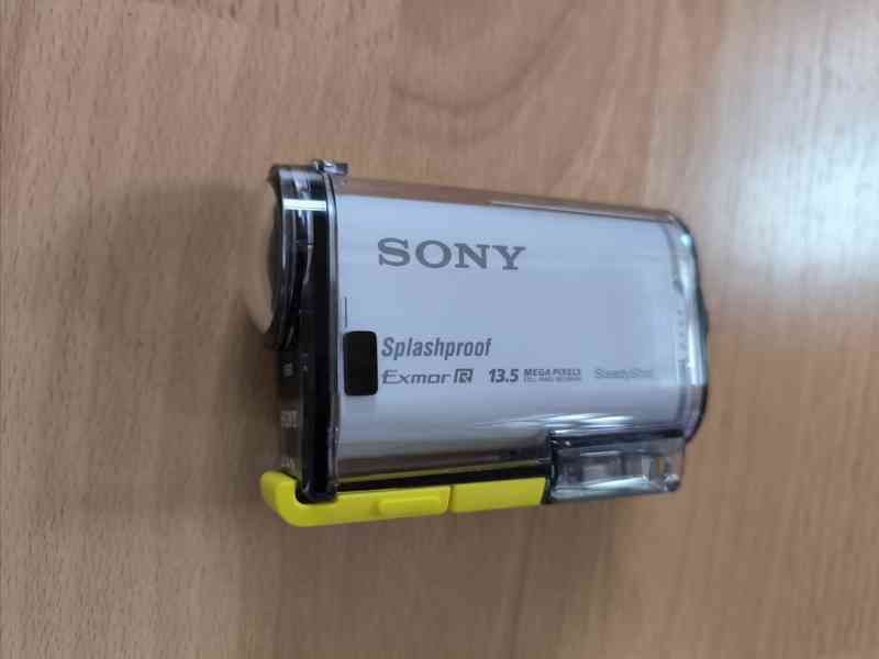 Sony HDR-AS100VW + sportovní set - foto 3