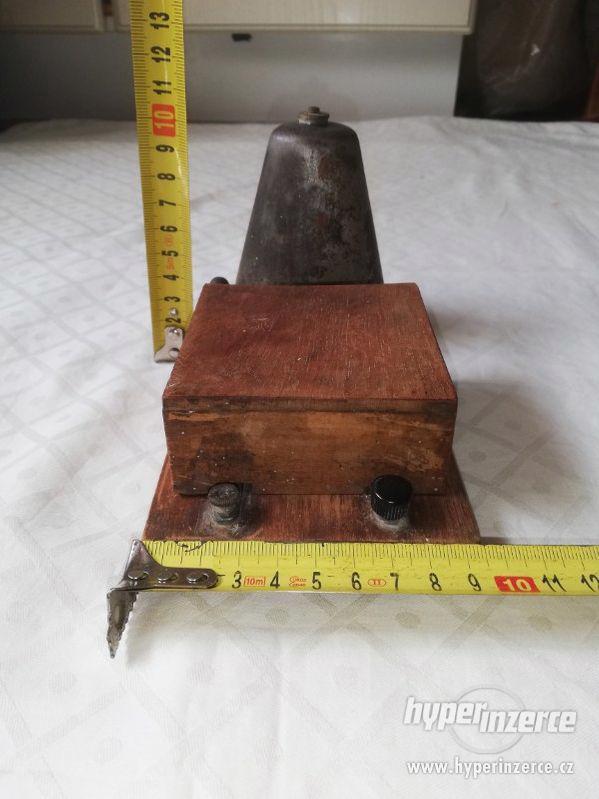 Zvonek s dřevěným poklopem - cca 1920 - foto 1
