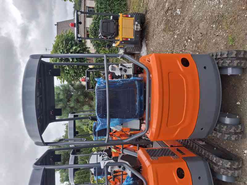 Minirypadlo Kubota LGCM LG12A s drapákem + 3 lžíce - foto 8