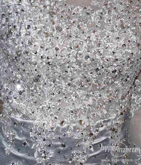 společenské šaty - styl Elie Saab - stříbrné šaty na ples - foto 2