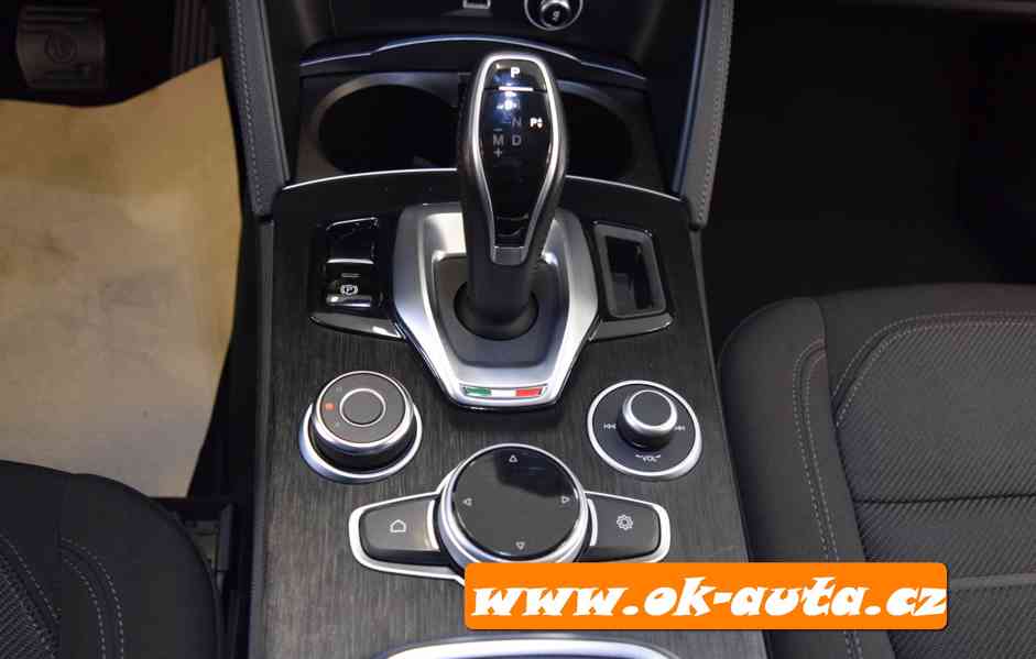 Alfa Romeo Stelvio 2.2 JTD Q4 FACELIFT 2021-DPH - foto 18