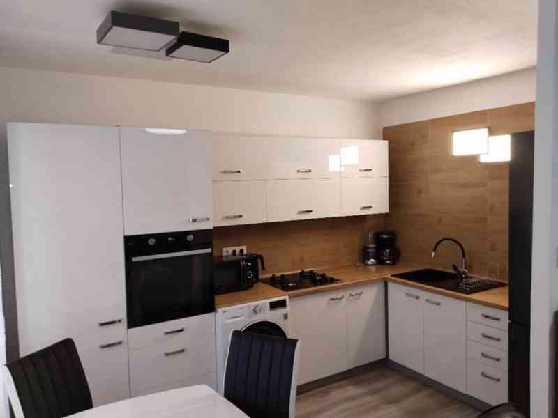 Prodej bytu 3+1 v DV v ulici Česká - foto 2