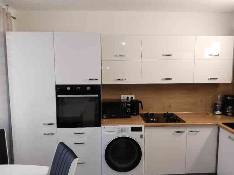 Prodej bytu 3+1 v DV v ulici Česká - foto 3