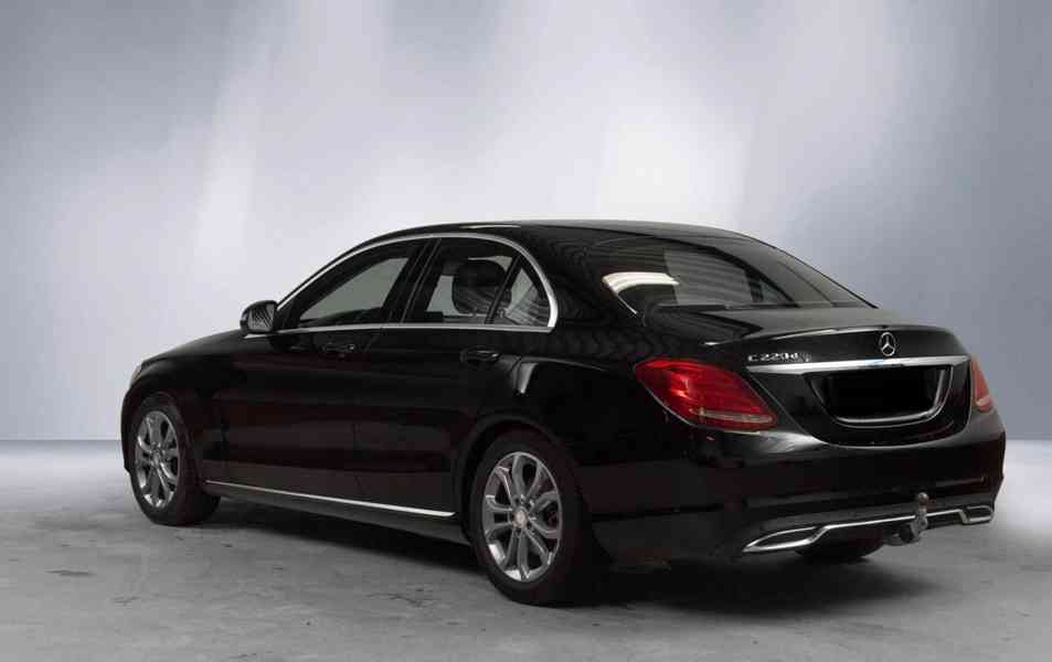 CENA: 227 858,39 Kč (9.000 €) Mercedes-Benz třídy C Mercedes - foto 2