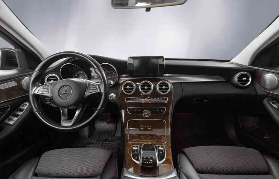 CENA: 227 858,39 Kč (9.000 €) Mercedes-Benz třídy C Mercedes - foto 5