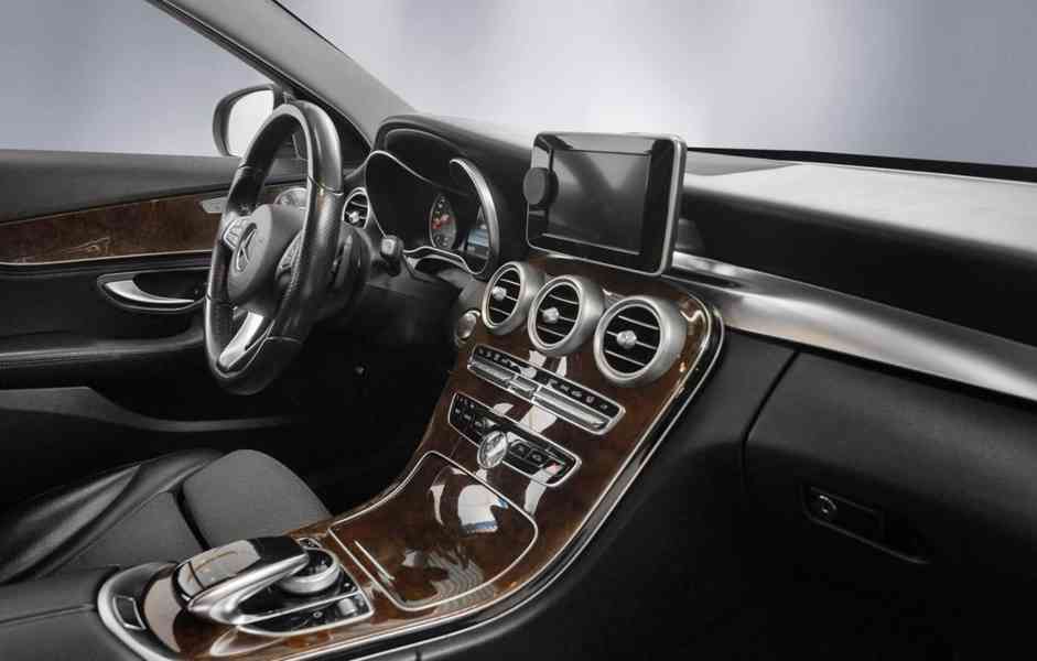 CENA: 227 858,39 Kč (9.000 €) Mercedes-Benz třídy C Mercedes - foto 6