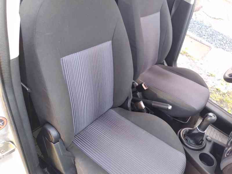 FORD FUSION 1.4 TDCI - foto 12