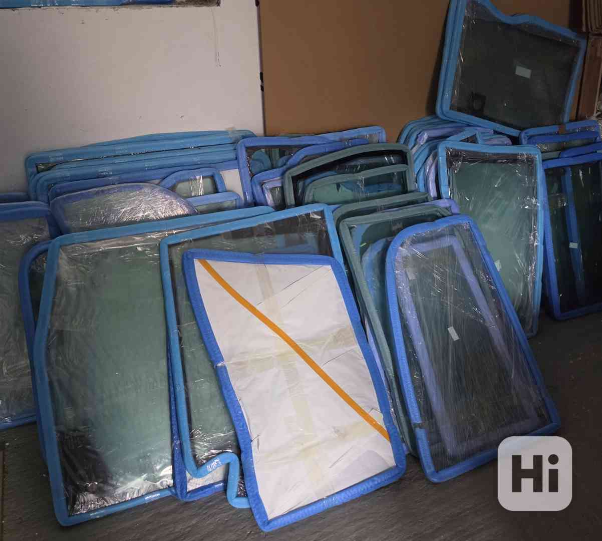 SKLO okno okná na stravebné stroje Takeuchi, CATa iné značky - foto 1