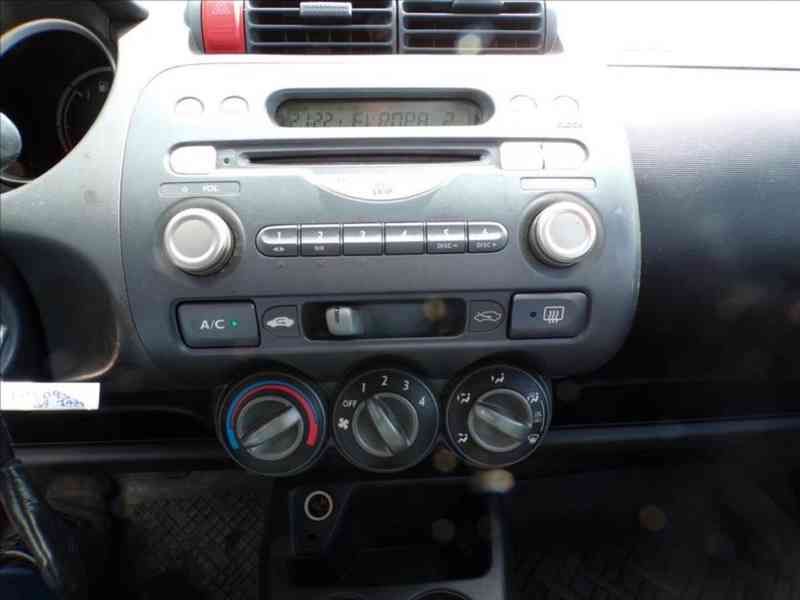 Honda Jazz 1,3 iDSi KLIMATIZACE - foto 6