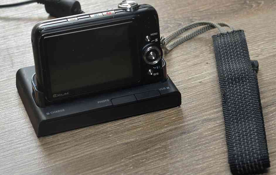 Casio Exlim EX-Z1200 12MP Optical Zoom 3x  - Black - foto 3