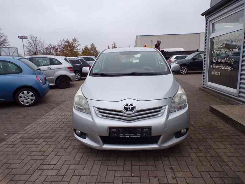 Toyota Verso 1,8i Life benzín 108kw - foto 9