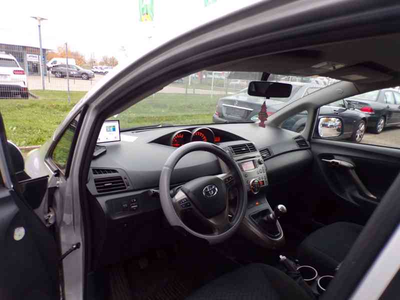 Toyota Verso 1,8i Life benzín 108kw - foto 5