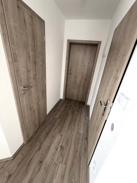 PRONÁJEM NOVOSTAVBY BYTU 2+KK S PARKOVACÍM STÁNÍM V BRNĚ - foto 13