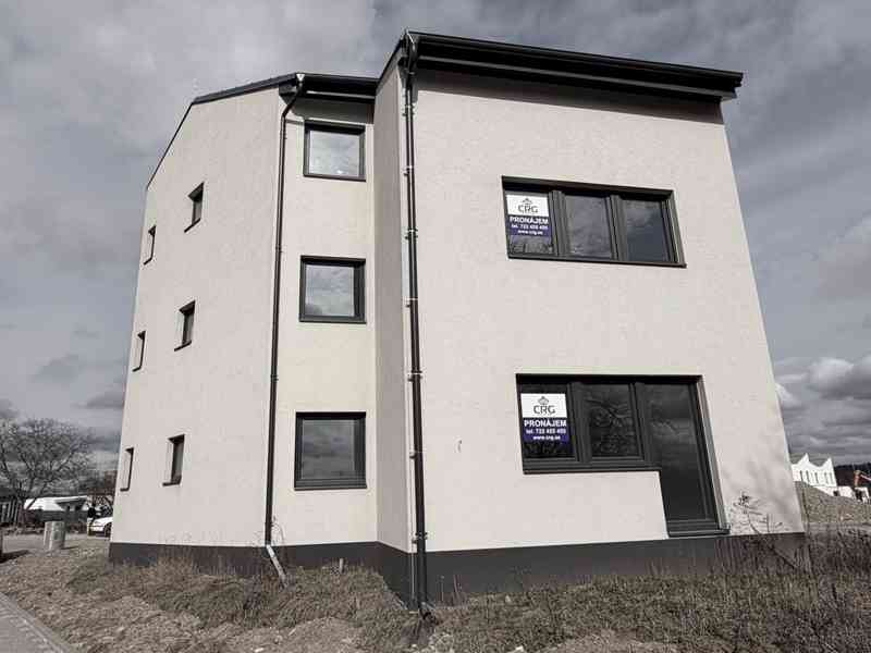 PRONÁJEM NOVOSTAVBY BYTU 2+KK S PARKOVACÍM STÁNÍM V BRNĚ - foto 18