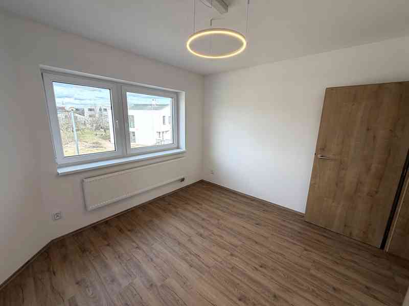 PRONÁJEM NOVOSTAVBY BYTU 2+KK S PARKOVACÍM STÁNÍM V BRNĚ - foto 14