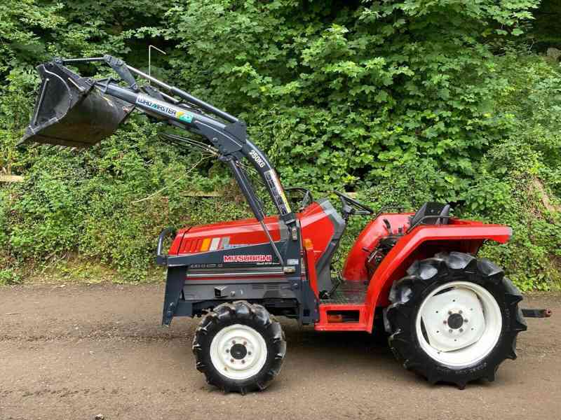 Traktor Mitsubishi Mtt-2I + kompletní čelní nakladač