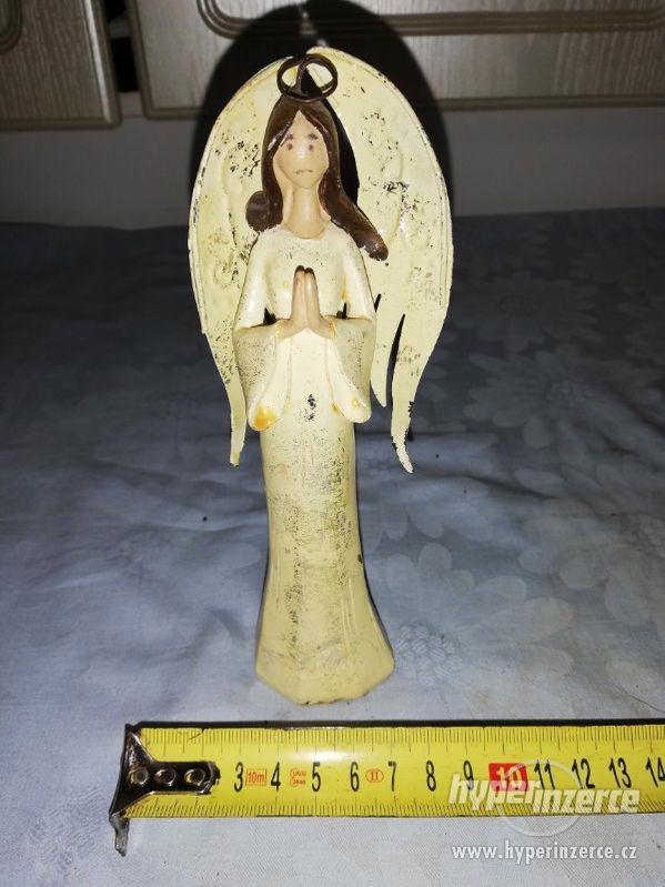 Anděl - žena se svatozáří - foto 1