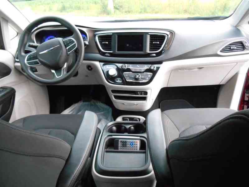 CHRYSLER PACIFICA 3,6L DVD 8 MÍST TOURING L 2018 - foto 10