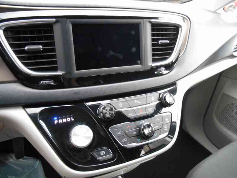 CHRYSLER PACIFICA 3,6L DVD 8 MÍST TOURING L 2018 - foto 15