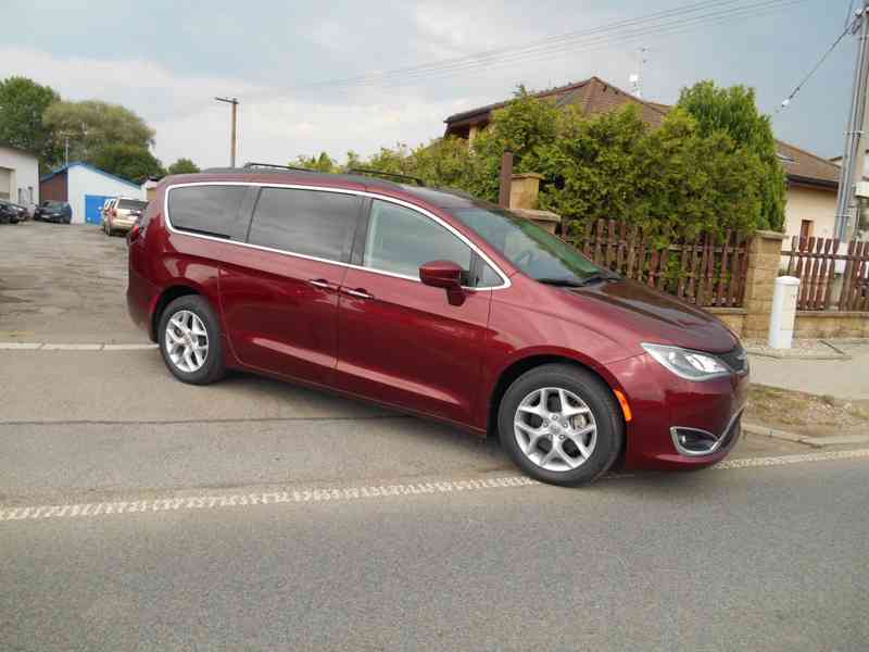 CHRYSLER PACIFICA 3,6L DVD 8 MÍST TOURING L 2018 - foto 1