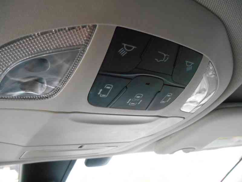 CHRYSLER PACIFICA 3,6L DVD 8 MÍST TOURING L 2018 - foto 17