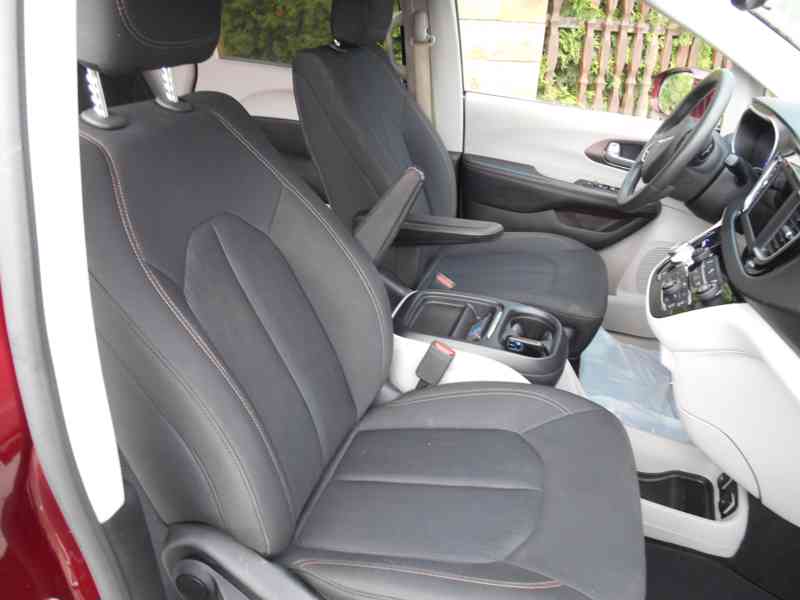 CHRYSLER PACIFICA 3,6L DVD 8 MÍST TOURING L 2018 - foto 9