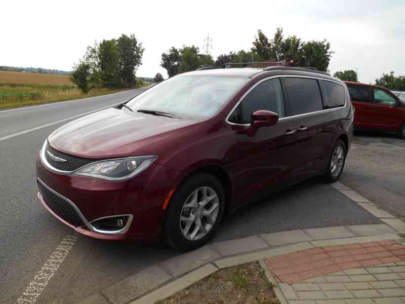 CHRYSLER PACIFICA 3,6L DVD 8 MÍST TOURING L 2018 - foto 2