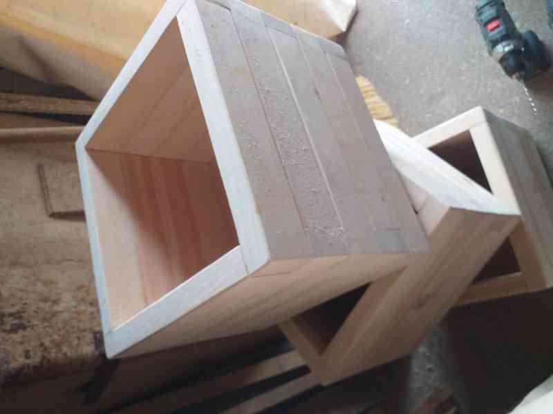 Dřevěný truhlík - foto 4