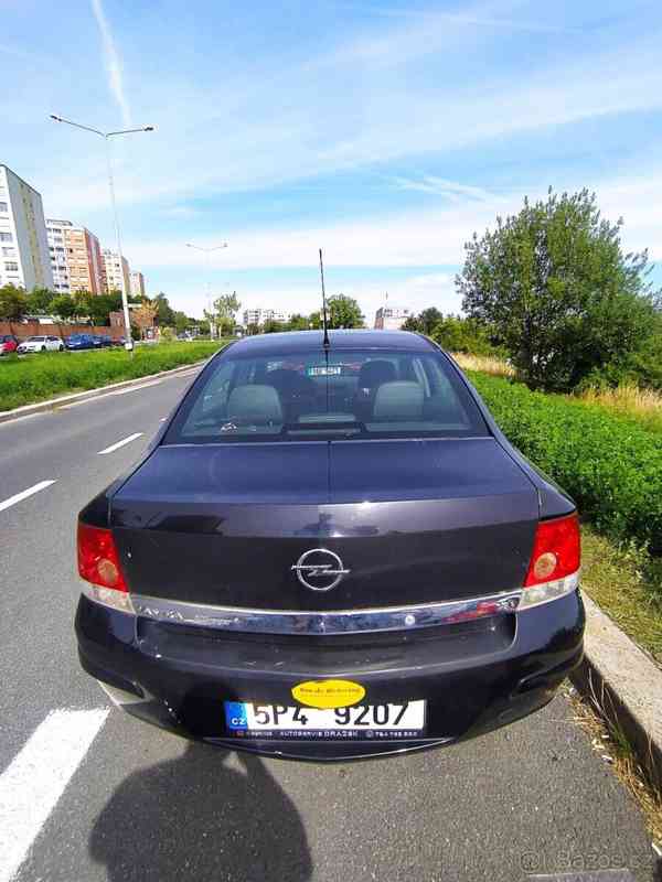 Opel Astra 1.8 16V Sedan	 - foto 3