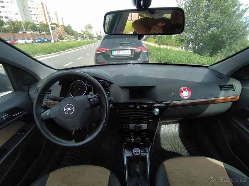 Opel Astra 1.8 16V Sedan	 - foto 6