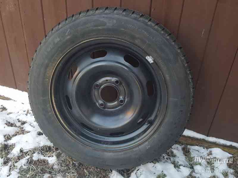 Zimní pneu R15 na diskách - foto 1
