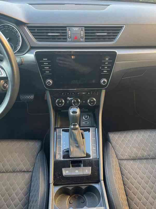 Škoda Superb 2,0   2018 Style DSG Liftback šedá - foto 8