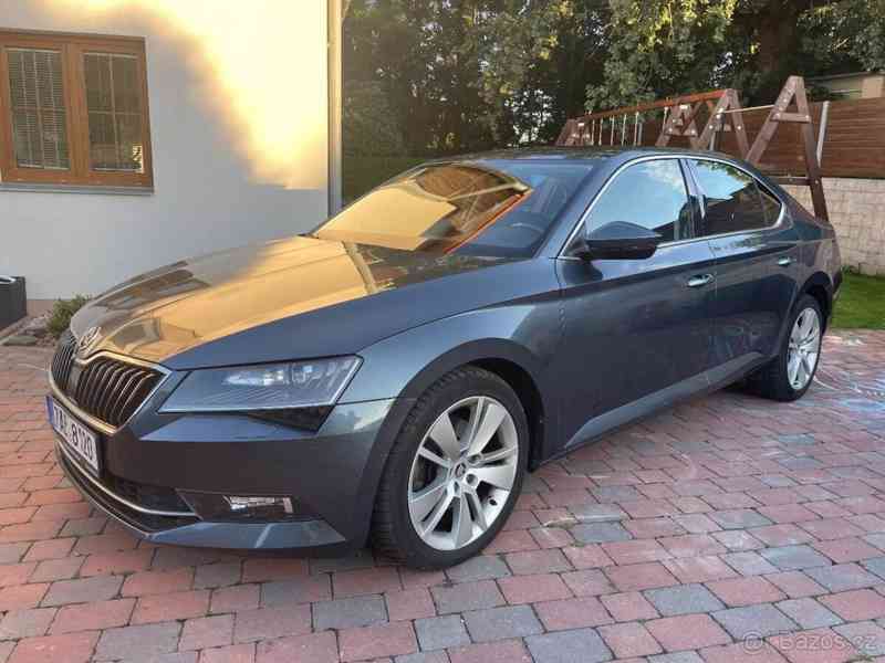Škoda Superb 2,0   2018 Style DSG Liftback šedá - foto 2