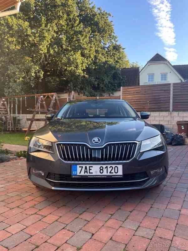 Škoda Superb 2,0   2018 Style DSG Liftback šedá - foto 1