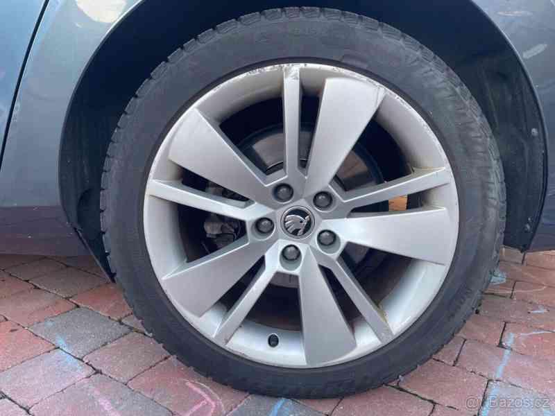 Škoda Superb 2,0   2018 Style DSG Liftback šedá - foto 4