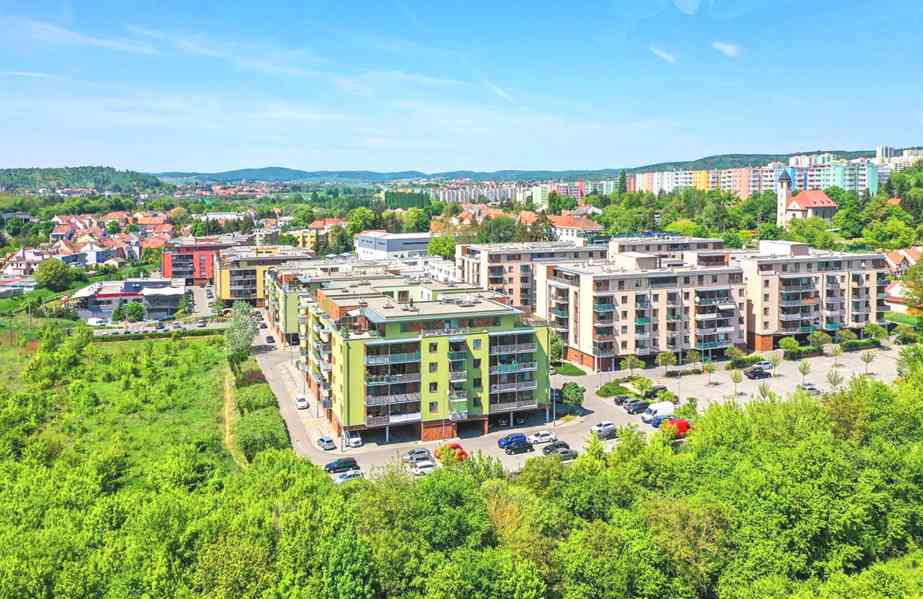 Pronajmu bezpečné garážové stání  Brno, U Leskavy - foto 10