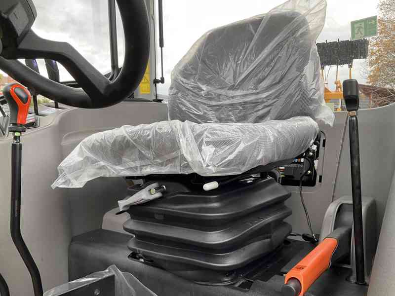 LOVOL M754, o výkonu 75 HP s kabinou - foto 5