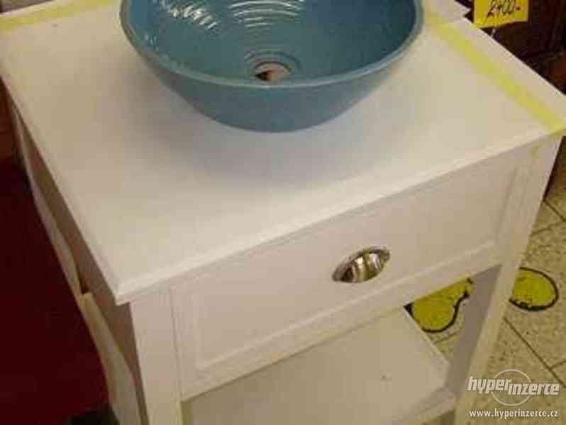 Nový stolek s umývadlem - foto 1