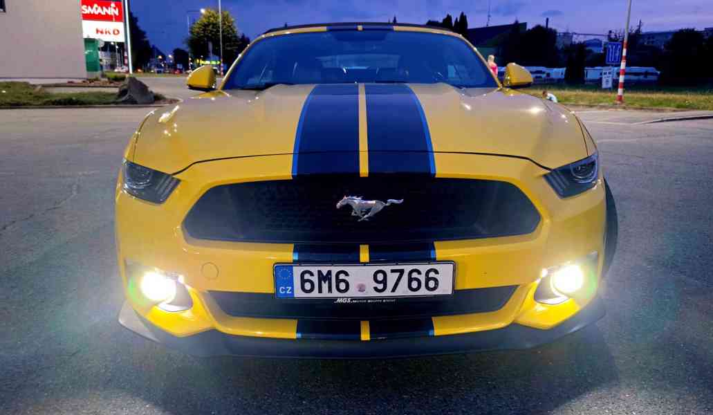 Ford Mustang GT Cabriolet 727 hp s kompresorem, TOP STAV - foto 32