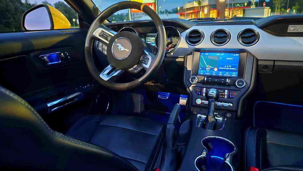 Ford Mustang GT Cabriolet 727 hp s kompresorem, TOP STAV - foto 25