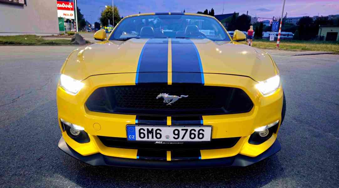 Ford Mustang GT Cabriolet 727 hp s kompresorem, TOP STAV - foto 23