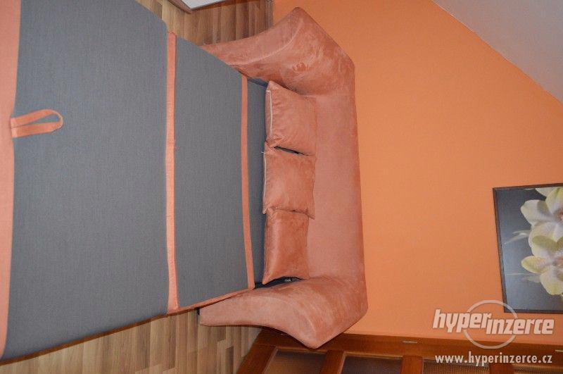 Rozkládací gauč - dvojsedačka oranžová - foto 2