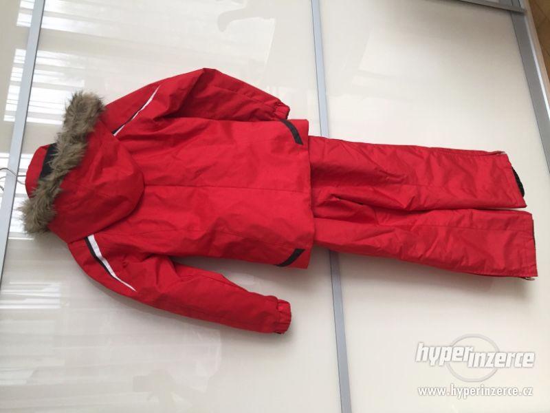 Lyžařský komplet Descente bunda + kalhoty na 8 až 11 let - foto 2