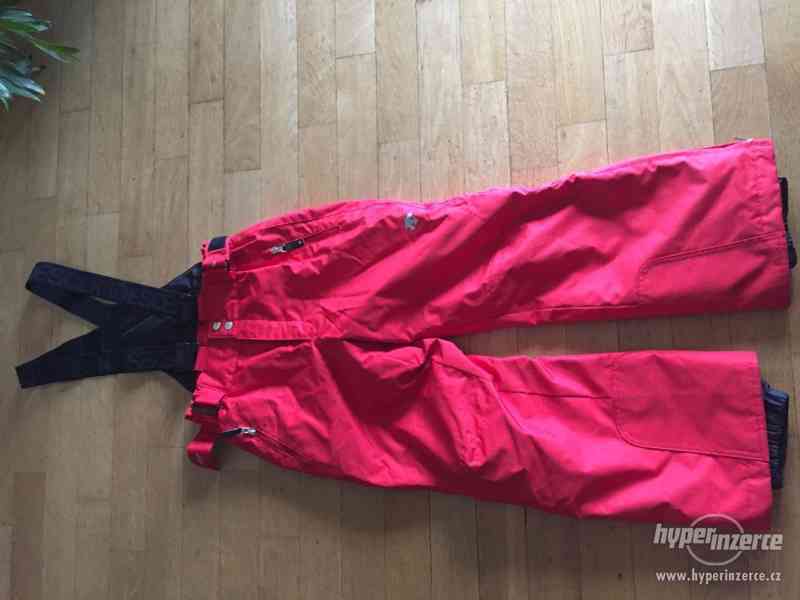 Lyžařský komplet Descente bunda + kalhoty na 8 až 11 let - foto 4