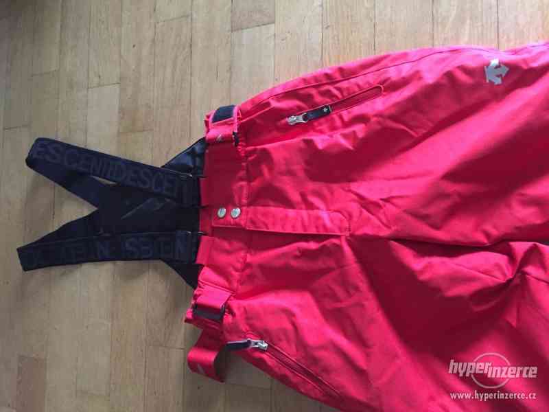 Lyžařský komplet Descente bunda + kalhoty na 8 až 11 let - foto 5