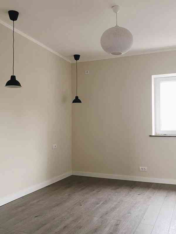 🏡 Novostavba s velkým pozemkem – ideální rodinné bydlení - foto 10